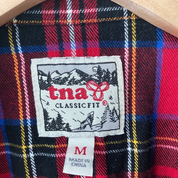 Aritzia TNA Plaid Classic Fit Flannel Shirt - Picture 3 of 4